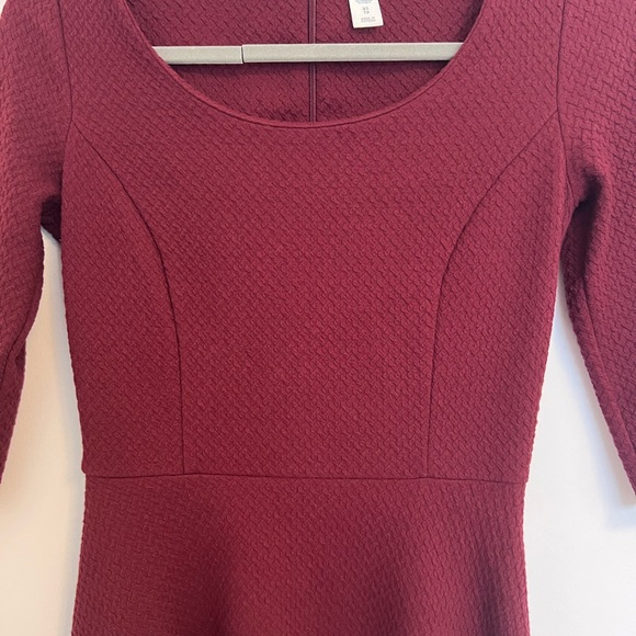 Old Navy Burgundy Fit & Flare Mini Dress - 3/4 Sleeve - Size XS - Picture 4 of 10